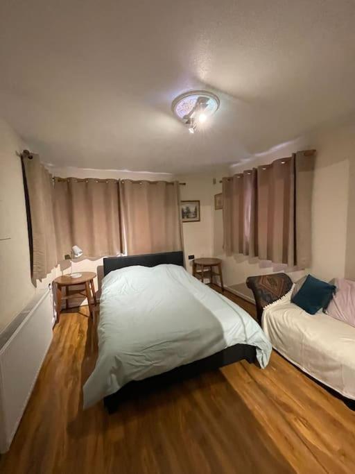 Spacious Bungalow In London, Near Central London, The Excel Centre And The O2, Ideal For Families Exterior photo