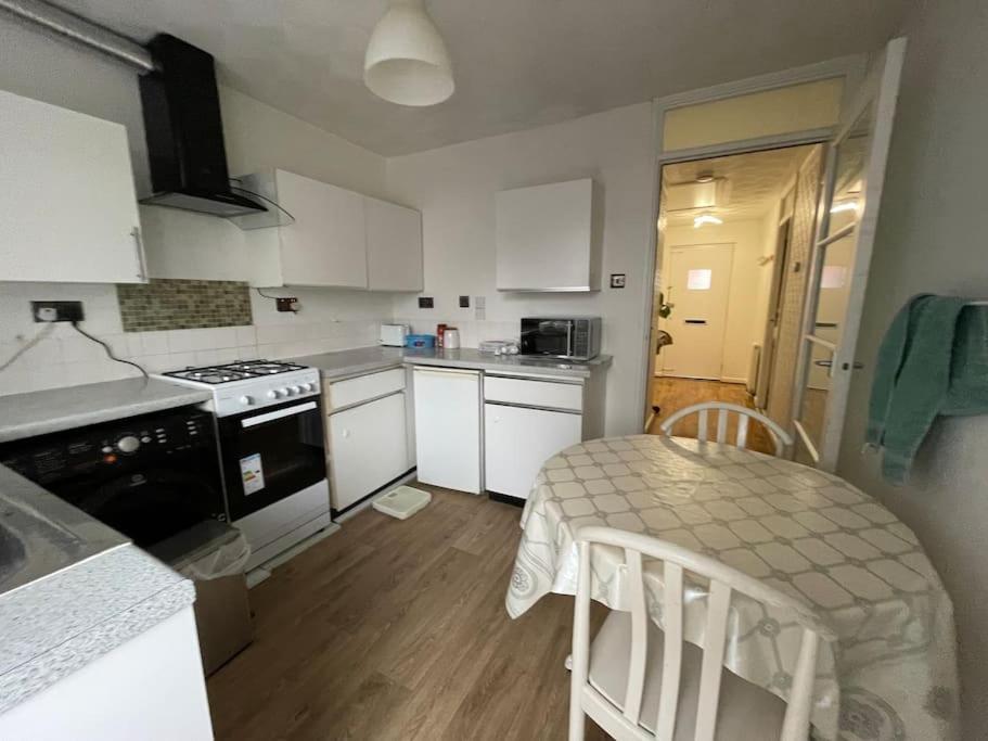 Spacious Bungalow In London, Near Central London, The Excel Centre And The O2, Ideal For Families Exterior photo